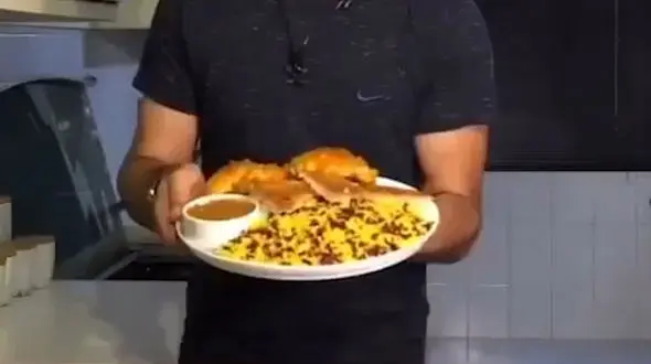 زرشک پلو با مرغ زعفرانی شام امشب + فیلم