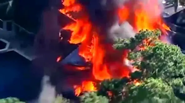 فیلم هولناک از خاکستر شدن یک عمارت لاکچری