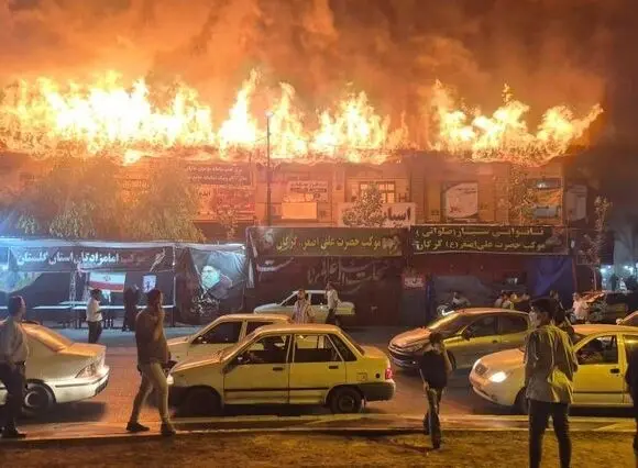 آتش در نعلبندان؛ آثار تاریخی گرگان در شعله‌ها سوختند / حریق یک بازار تاریخی یا حذف یک مانع برای ساخت‌وساز؟/ علت این شعله ها باید مورد بررسی دقیق قضایی قرار گیرد