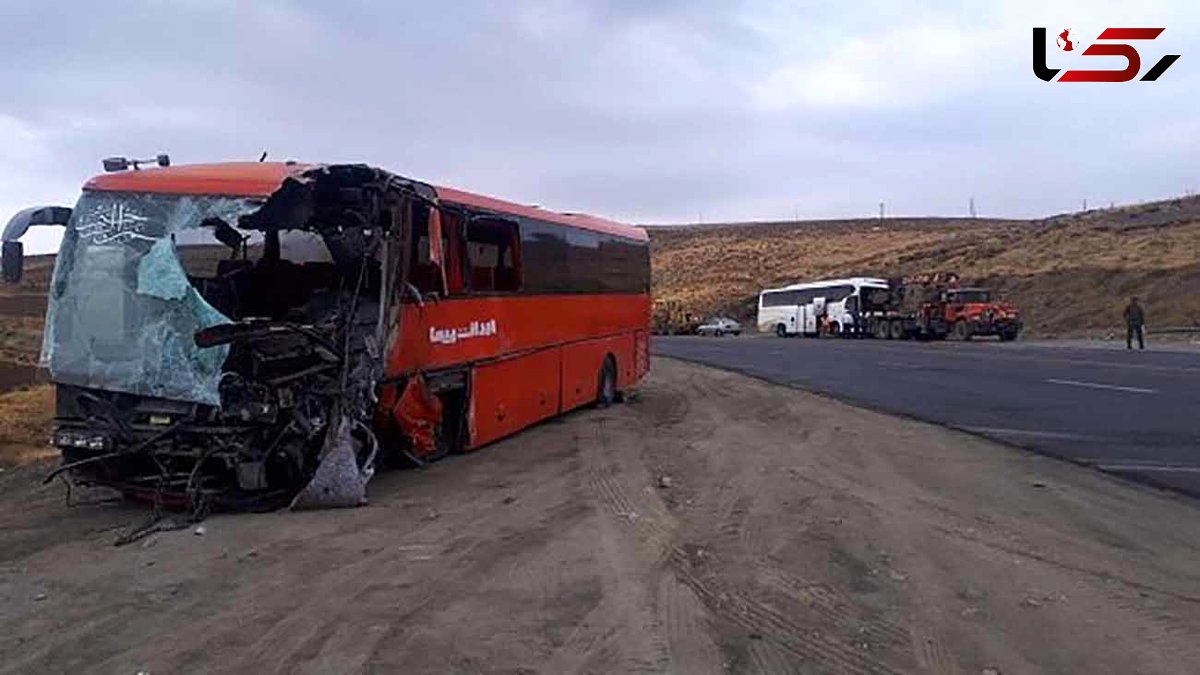 حادثه ای تلخ در سمنان / تصادف خونبار تریلی و اتوبوس با 24 مصدوم