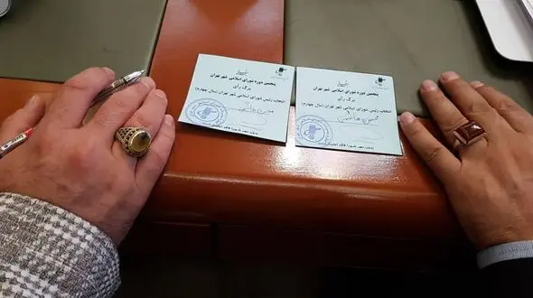محسن هاشمی با ۱۸ رای موافق باردیگر رئیس هیئت رییسه شورای شهر تهران انتخاب شد + فیلم و عکس