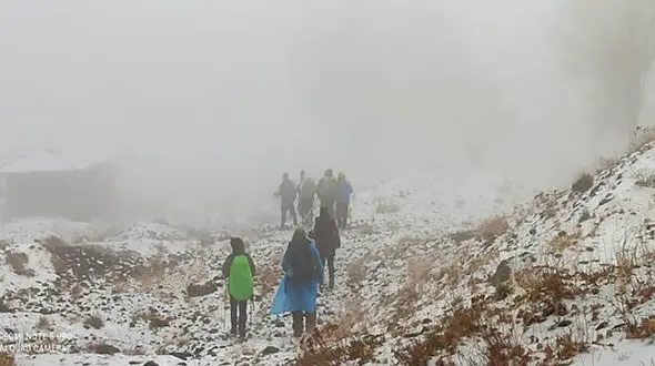 9 کوهنورد تهرانی در گردنه کلکچال اسیر برف و کولاک شدند 