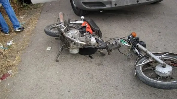 بی توجهی راننده پژو جان راکب موتورسوار را در سیرجان گرفت