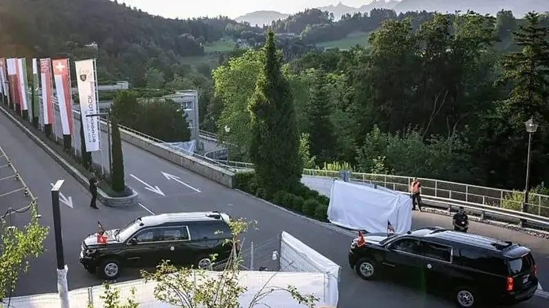 جی دی ونس معاون رئیس جمهوری ایالات متحده برای مذاکرات با مقامات جمهوری اسلامی ایران وارد سوئیس شد.
