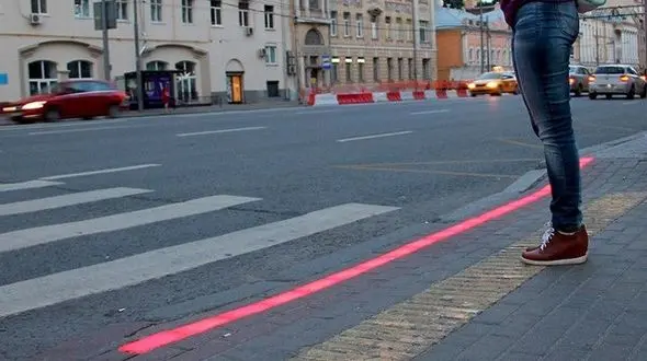 چراغ راهنمایی جدید برای عابران پیاده در کشور روسیه +عکس
