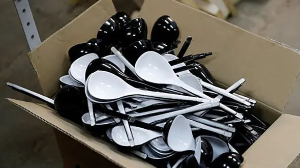 وسایل عجیب تشویق تیم‌ ها در جام جهانی + عکس 