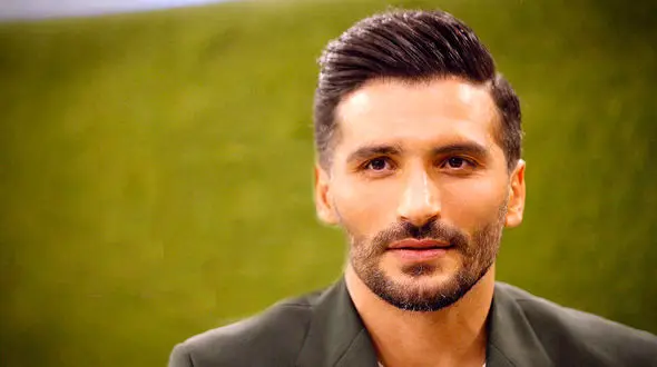 فیلم /  خواستگاری جواد کاظمیان از خواهر همبازی اش: آنقدر خشوگل بود.. چشم ها رنگی.../  من واقعا قصد ازدواج دارم.../ دو ساعت التماس کردم...!