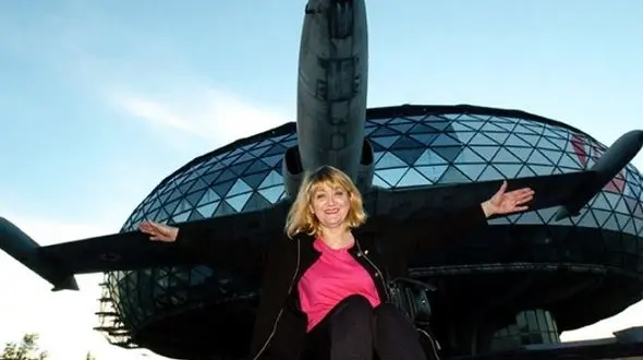 زنده ماندن مهماندار هواپیما پس از سقوط از ارتفاع ۱۰ هزار متری + تصاویر