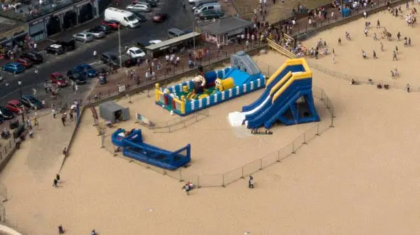 ترکیدن قلعه بادی، جان دختر خردسال را گرفت + عکس