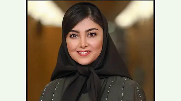 درخشش لباس های خوشرنگ زیبا کرمعلی بین دختران همسن و سالش ! / خانم بازیگر در جمع یاران !