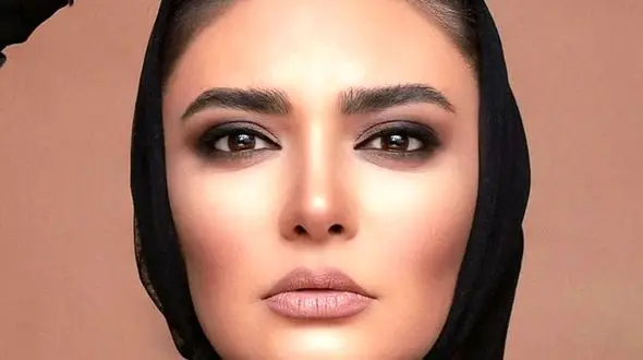 عکسی دیده نشده از حضور لیندا کیانی، فرزانه‌یِ دلدادگان بر سر مزارِ فروغ فرخزاد/ علاقه شدید خانم بازیگر به شاعر فقید