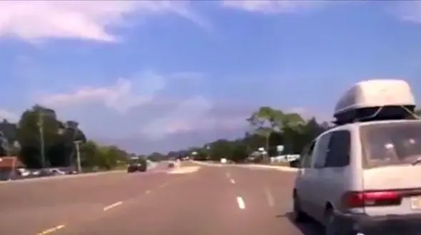 فرار از دست پلیس با ماشین  مدل پایین + فیلم