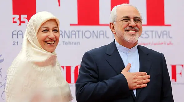 فیلم / دکتر ظریف: مادرم برای ازدواجم دختری خیلی کم سن و سالی انتخاب کرده بود / در آمریکا همسر با این سن کم غیرقانونی بود و نمی‌توانستم اونجا ببرمش + عکس همسرش