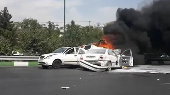 فیلم هولناک از تصادف و آتش سوزی 3 خودرو در اتوبان بابایی تهران / صبح امروز رخ داد