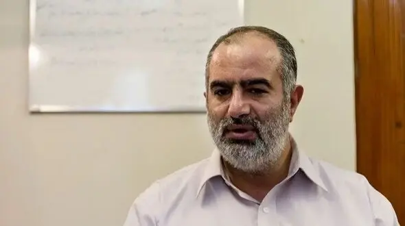 نسخه جهانی ترامپ از نگاه حسام الدین آشنا: تهدید و منفعت در دنیای سیاست