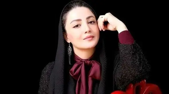نگاهی به دکوراسیون خانه شیلا خداداد با قاب های هنری مزین شده با قاب عکس نوستالژی خانوادگی و تابلوهای هنری