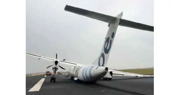 فیلم فرود دلهره آور هواپیمای مسافربری در فرودگاه+عکس