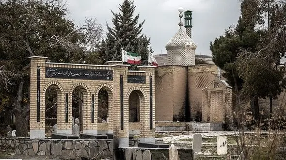 قبرستانی تاریخی که جایگاه معتادین شد