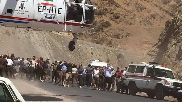 فیلم صحنه مرگ 16 مسافر با سقوط مینی بوس در دره / در کردستان رخ داد