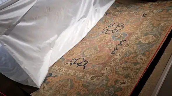 بازسازی شگفت انگیز فرش های تاریخی و دیده نشده ایران در موزه فرش + فیلم