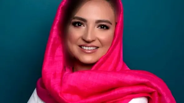 عکس پدر و مادر واقعی گلاره عباسی / شباهت بی اندازه خانم بازیگر به مادرش!