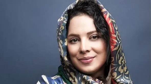 فیلم / سوپرایز جالب روشنک عجمیان برای مهران مدیری/ عاشق میمیک قیافش شدم وقتی دید براش دمپختک آوردن ...