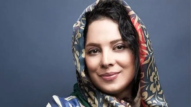 سوپرایز جالب روشنک عجمیان برای مهران مدیری/ عاشق میمیک قیافش شدم وقتی دید براش دمپختک آوردن ...