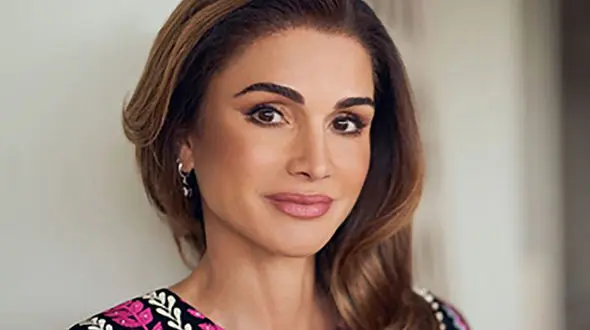 عکس شوک آور / زیبایی واقعی ترین ملکه دنیا + شوهرش او را در یک مهمانی شبانه شکار کرد !