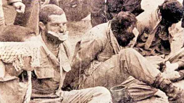  فیلمی جدید و دردناک از شکنجه وحشیانه اسرای ایرانی توسط منافقین در عراق (16+)