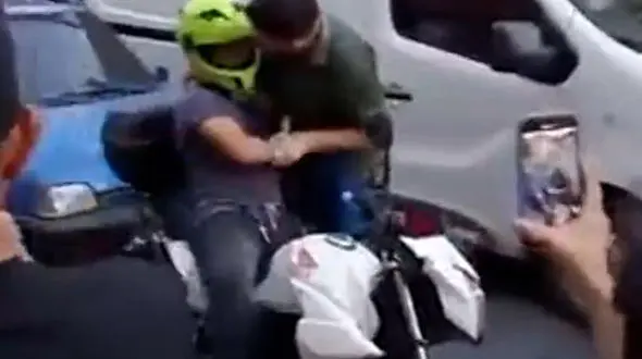 از بلعیده شدن کامیون در خیابان تا درگیری خیابانی