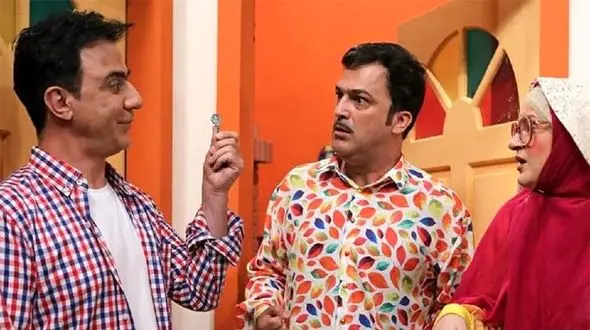 فیلم آواز شاد / عمو پورنگ و حامد آهنگی با رقص هندیشون شاهرخ خان رو مدیون خودشون کردن