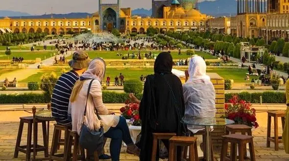 دولت اقدام قابل توجهی در توسعه صنعت توریسم نداشته است/ گردشگری باید به بخش‌خصوصی واگذار شود