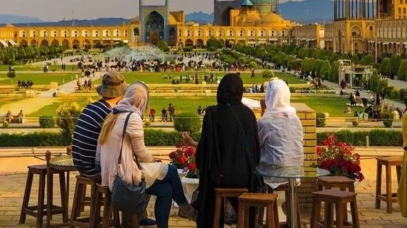 دولت اقدام قابل توجهی در توسعه صنعت توریسم نداشته است/ گردشگری باید به بخش‌خصوصی واگذار شود