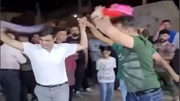 فیلم آواز باشکوه و شاد / ببینید همدان اوشاخلاری با رقص باحال و گروهیشون چطوری مجلسو دست گرفتن