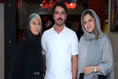 فیلم / رونمایی از تیپ و استایل جذاب خانم بازیگران در اکران فیلم «زعفرانیه»/ از خیره کنندگی رویا جاویدنیا تا  خاص پوشی هلیا امامی از زیبایی لیندا کیانی تا ست پوشی سمیرا حسینی و ...