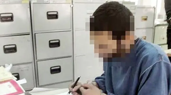 سوسک سیاه از طبقه دوم پرید اما پلیس سمنان او را دستگیر کرد!+عکس 