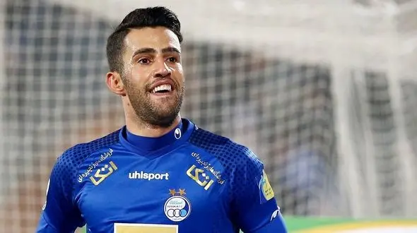 پیج رسمی باشگاه استقلال، رضاوند را آنفالو کرد!/ هافبک آبی‌ها نزدیک به فولاد