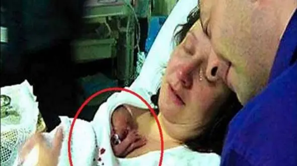 کودک مُرده در آغوش مادرش زنده شد ! + عکس 
