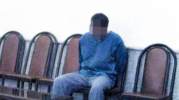 حمله راننده شاسی بلند با تبر به یک خانواده تهرانی در بزرگراه + عکس