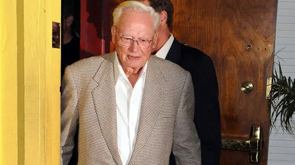 مالک هتل های هیلتون درگذشت / وصیت جالب او چه بود؟