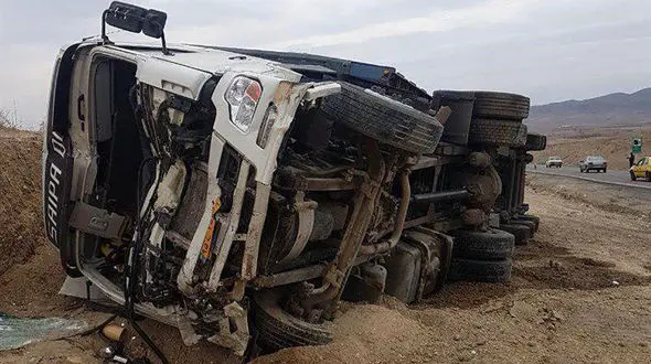 مرگ راننده تریلر ترکمنستانی در جاده قوچان + عکس