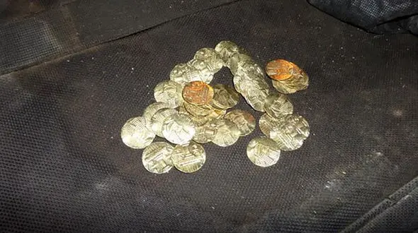 ماهی‌گیری از آب گل‌آلود/ سکه های تقلبی سر از بازار طلافروشان درآورد! 