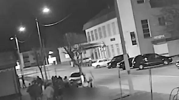 فیلم درو کردن مردم با ماشین بعد از دعوا داخل کافه! + فیلم
