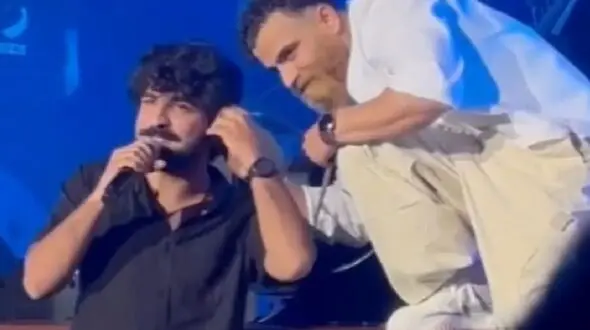 فیلم آواز باشکوه  عرفان طهماسبی در کنسرت معین زد ! /  معین تا عرفان رو دید میکروفن بهش داد و سالن ترکید