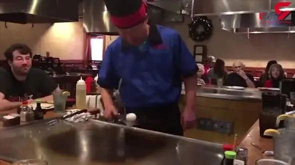 مهارت عجیب این سرآشپز را ببینید+فیلم