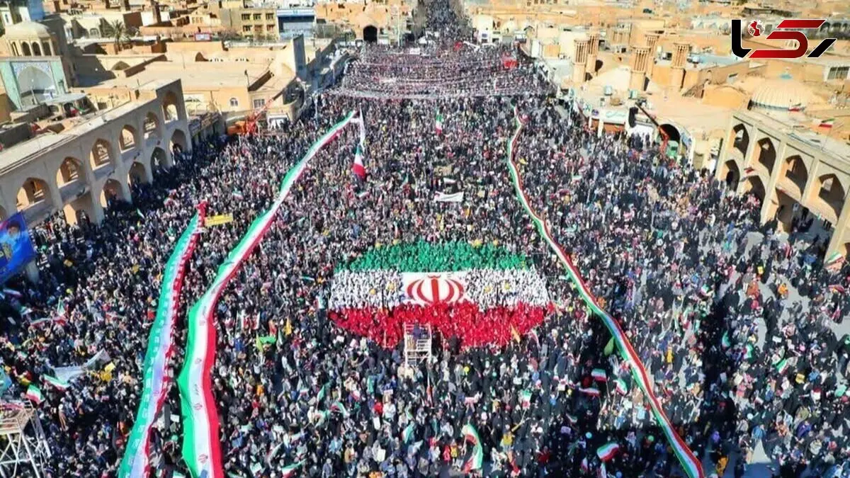 عکس ها / حضور بازیگران و سلبریتی ها در راهپیمایی 22 بهمن