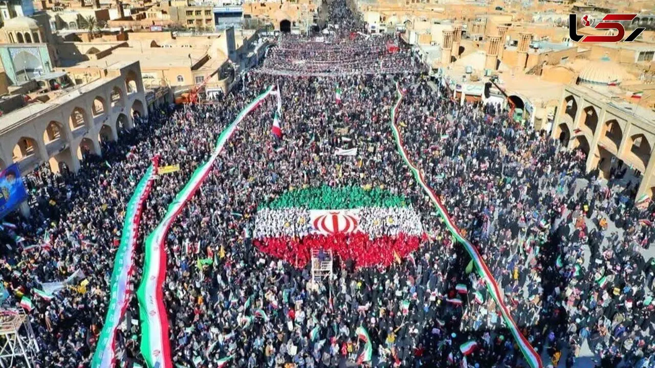 عکس ها / حضور بازیگران و سلبریتی ها در راهپیمایی 22 بهمن