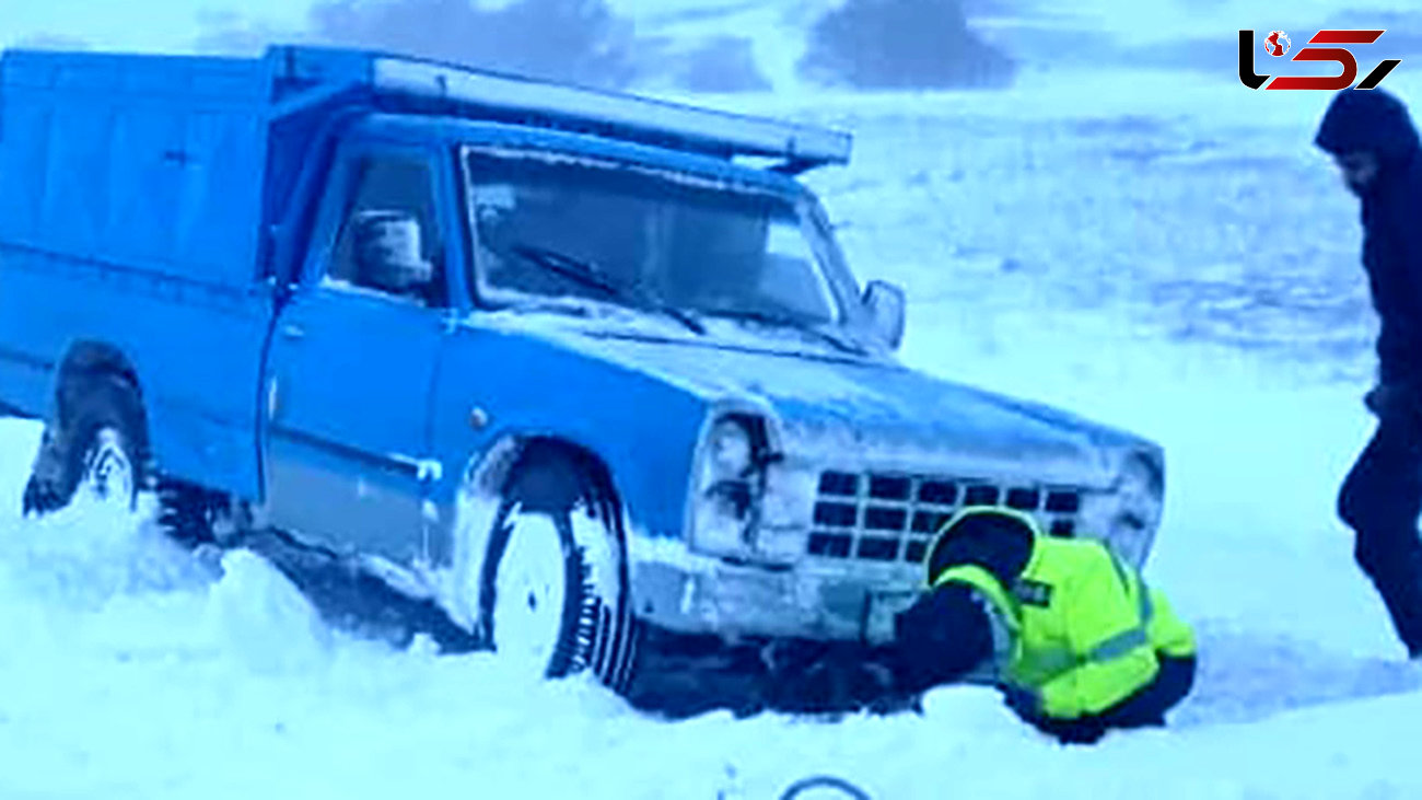 نجات 60 خودرو گرفتار در برف منطقه تاراز خوزستان