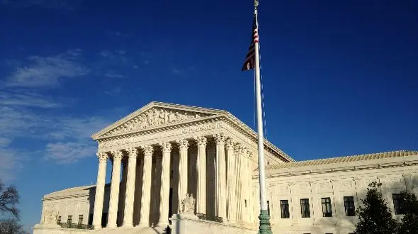 تصمیم جنجالی دیوان عالی آمریکا: اخراج مهاجران توسط ترامپ شروع شد