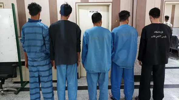 فیلم زورگیری خشن از یک خبرنگار در خیابان بهشت / زورگیران زمینگیر شدند + عکس